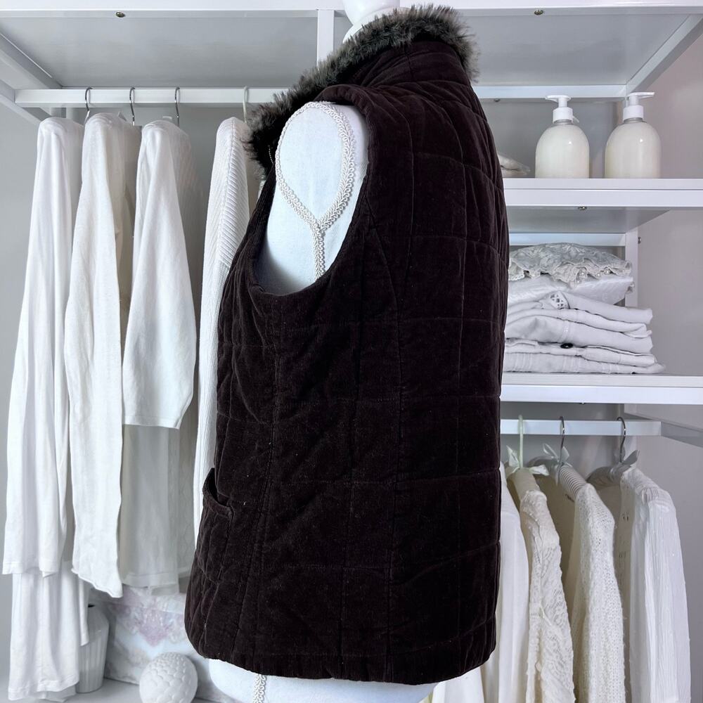 Charter Club Brown  Puffer Vest.  Sz. Petite Medium Item #0230 - Picture 4 of 11
